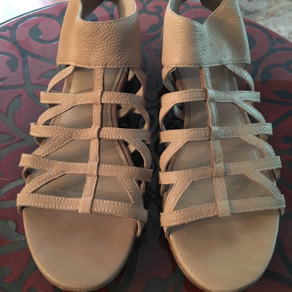 CYBER SALE: 🎄🎄🎄🎄Eileen Fisher Sandals 👡